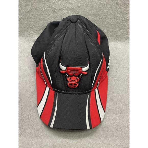 Chicago Bulls Embroidered Adidas NBA Team Red Black Fitted Hat Cap One size - Picture 1 of 6